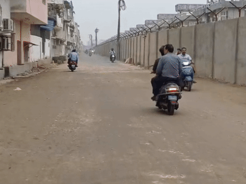 उद्घाटन से पहले ही लिंक रोड पर दौड़ने लगे वाहन:राहत महसूस कर रहे लोग, हॉस्पिटल वाले हिस्से की आखिरी बाधा परसों हो जाएगी खत्म