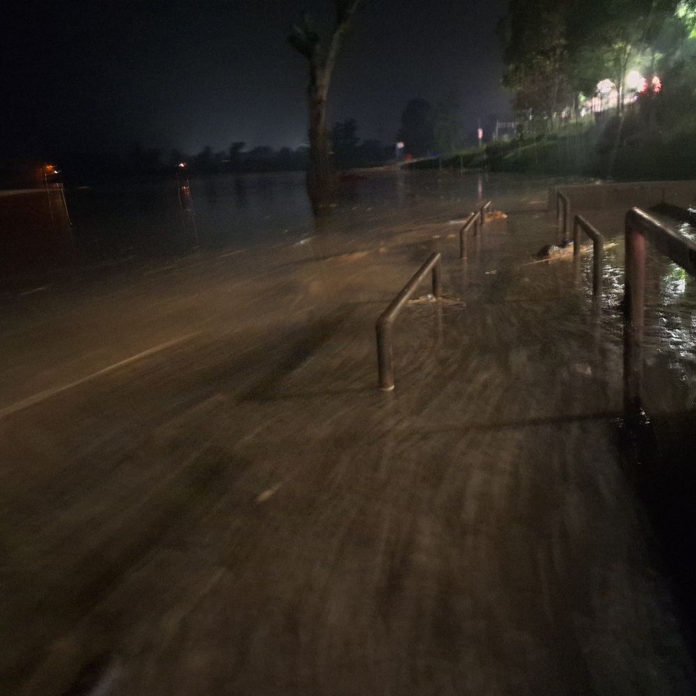 रामानुजगंज में डेढ़ घंटे मूसलाधार बारिश:  जनजीवन अस्त-व्यस्त, बिजली आपूर्ति बाधित, कन्हर नदी का भी बढ़ा जलस्तर – Balrampur (Ramanujganj) News