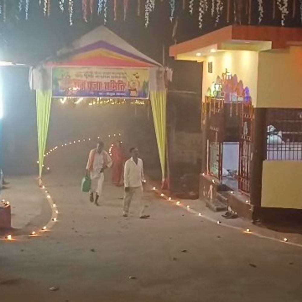 नालंदा के चोरसुआ पंचायत में 20,000 दीपों से जगमगाती परंपरा:छठ व्रतियों के स्वागत को 10 साल से किया जा रहा इवेंट;600 किलो तेल की 'नीड'