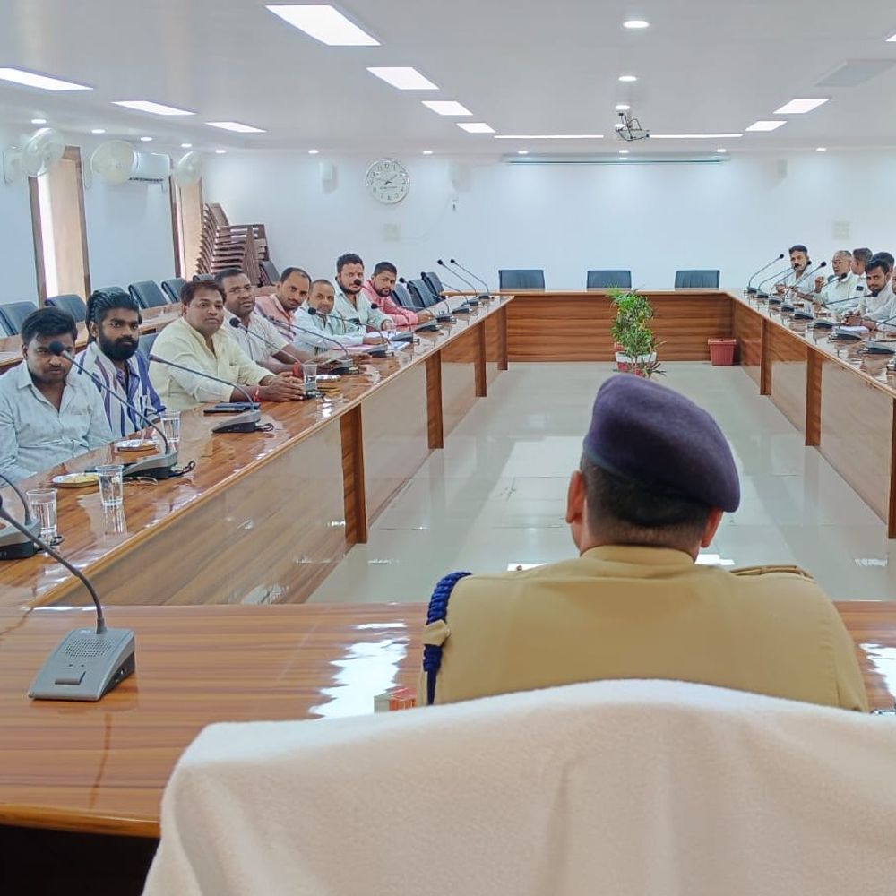 कौशांबी में व्यापारी सुरक्षा गोष्ठी आयोजित:सीओ बोले- संदिग्ध गतिविधि की सूचना पुलिस को दें
