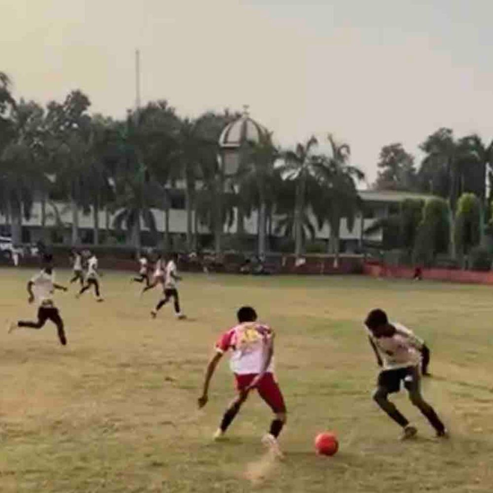 गोरखपुर फुटबॉल लीग के 5वें दिन हुए रोमांचक मुकाबले:ब्लू सफायर ने चरगांवा को 3-1 से हराया, वैलेंटाइन क्लब ने सेंट एंड्रयूज पर दर्ज की जीत