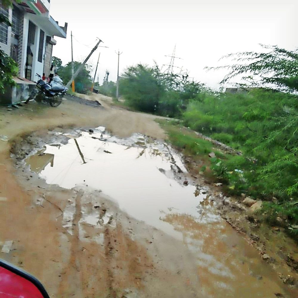 तीन कॉलोनियों को जोड़ने वाली खेड़ली रोड की बदहाल स्थिति से लोग परेशान तीन कॉलोनियों को जोड़ने वाली खेड़ली रोड की बदहाल स्थिति से लोग परेशान