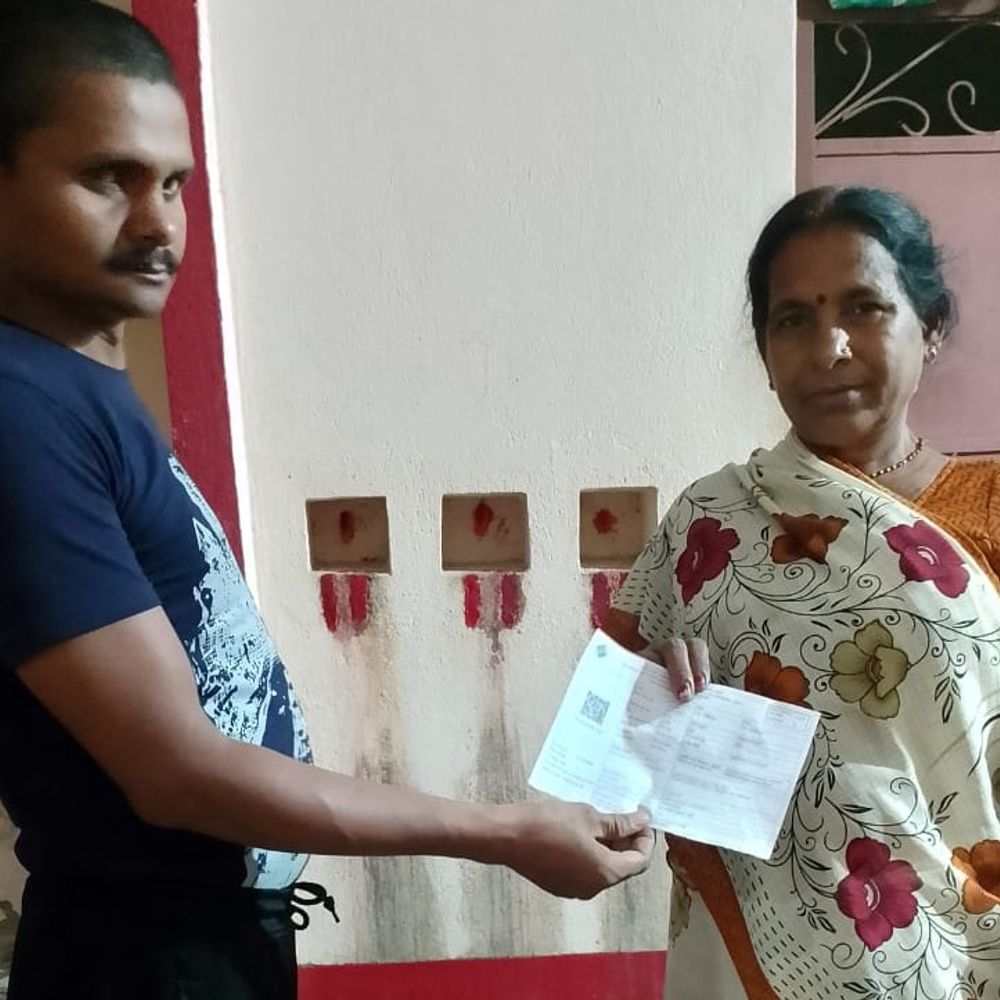 गोविंदपुर में मतदाता जागरूकता अभियान:बीएलओ घर-घर बांट रहे मतदाता पर्ची, अधिकतम मतदान की अपील
