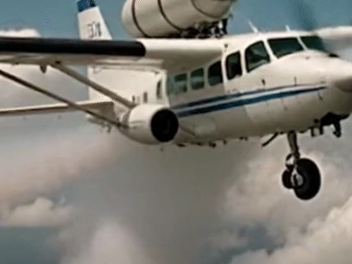 दिल्ली में प्रदूषण रोकने के लिए कमर्शियल वाहनों पर रोक:राजधानी में पहला क्लाउड सीडिंग ट्रायल कुछ देर में, कानपुर से स्पेशल विमान ने उड़ान भरी