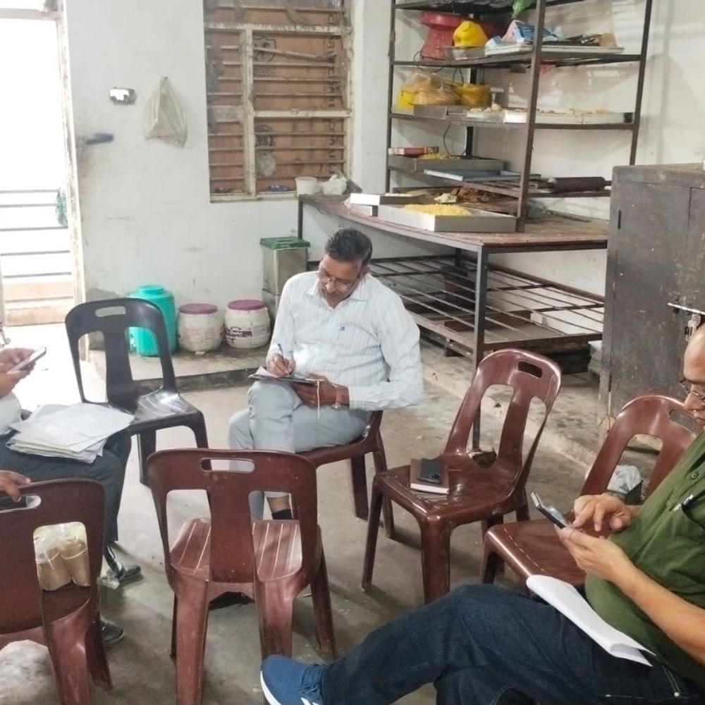 पलवल में मिठाई गोदाम पर सीएम फ्लाइंग की रेड:  खाद्य सुरक्षा विभाग ने सैंपल लिए, आवासीय क्षेत्र में संचालन करने पर नोटिस – Palwal News