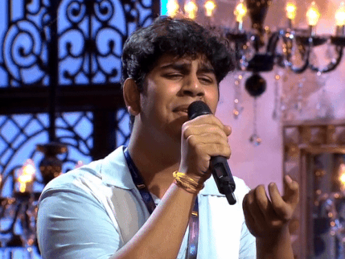 अंबाला के 17 वर्षीय अभिजीत इंडियन आइडल में:केजी क्लास में टीचर ने गाना सुना, पापा को फोन कर कहा- इसे रोकना नहीं