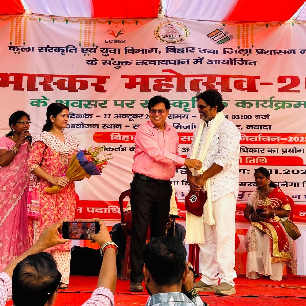 भास्कर महोत्सव में मतदाता जागरूकता अभियान चलाया गया:पंचायत सीरीज के 'माधव' बुल्लू कुमार ने दिया मतदान का संदेश