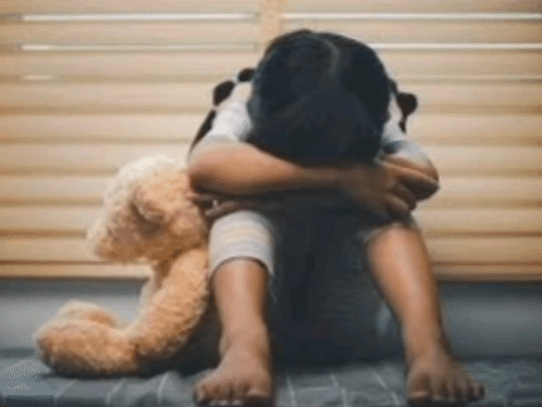 गोरखपुर में चचेरे भाई ने बच्ची से किया रेप:दर्द से चिल्लाई मासूम, शोर सुनकर परिजनों ने आरोपी को पकड़ा, जमकर की पिटाई