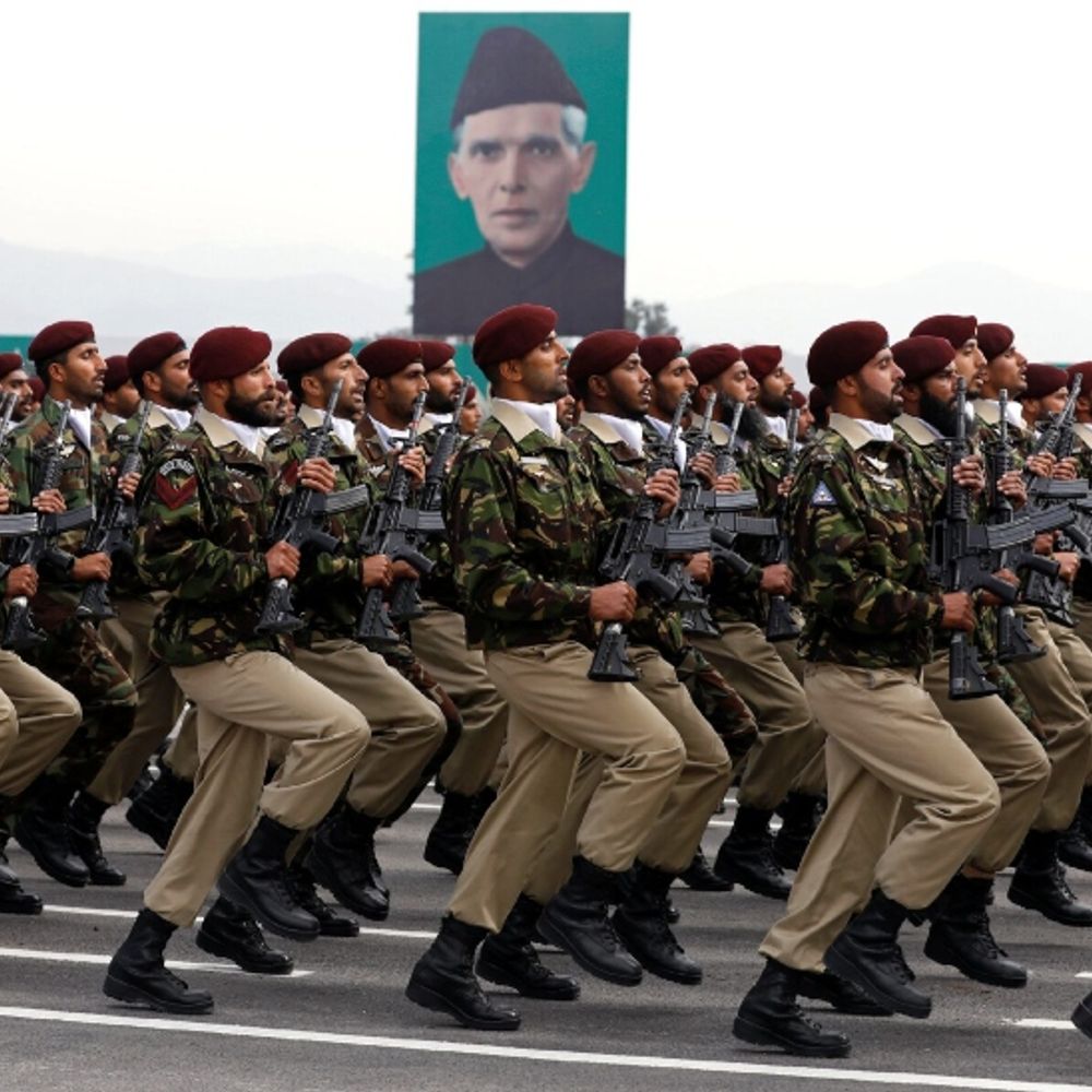 पाकिस्तान गाजा में 20 हजार सैनिक तैनात करेगा:दावा- ये हमास से हथियार सरेंडर कराएंगे, पाकिस्तान-इजराइल में सीक्रेट समझौता