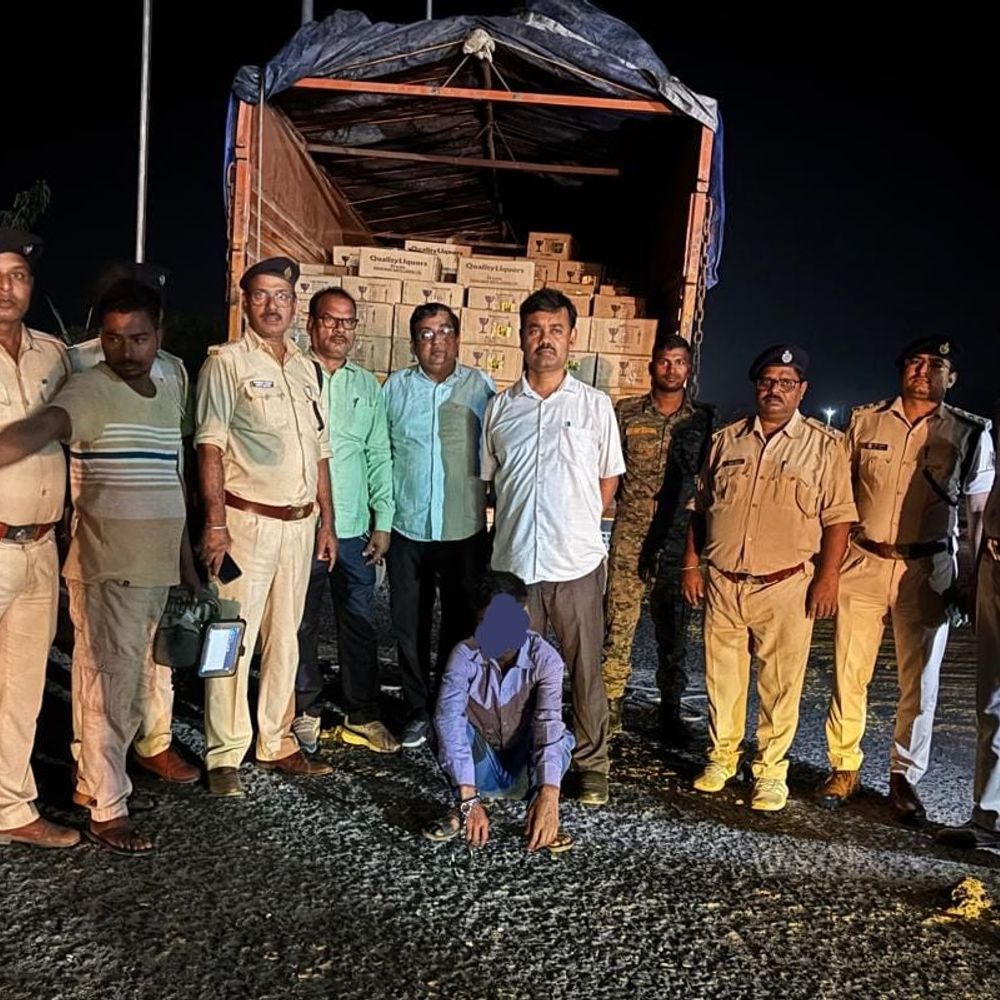पूर्णिया में ट्रक से 3537 लीटर विदेशी शराब बरामद:पकड़ी गई खेप की कीमत 42 लाख 45 हजार, ओडिशा से पटना ले लाई जा रही थी खेप