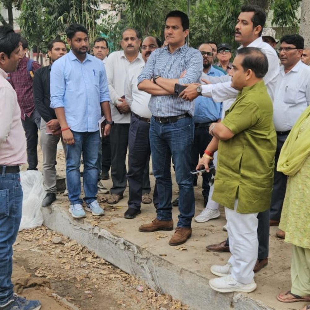 अलीगढ़ में 100 फुटा रोड नवंबर में होगी चौड़ी:स्वर्ण जयंती नगर से रमेश विहार तक खर्च होंगे 17 करोड़, 15 नवंबर तक काम पूरा करने की डेडलाइन
