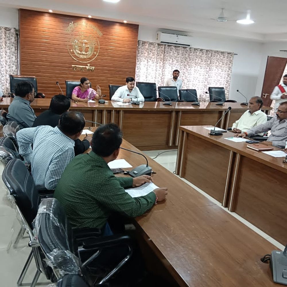बांदा में SIR की तैयारी शुरू:राजनीतिक दलों को बुलाकर चर्चा की, 1 जनवरी से होगी शुरुआत