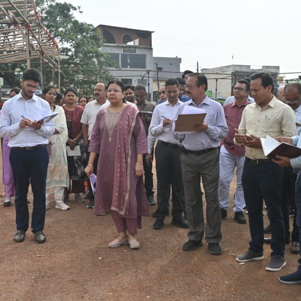 Preparations for the three-day state festival in full swing in Balodabazar | बलौदाबाजार में तीन दिवसीय राज्योत्सव की तैयारी तेज: कलेक्टर ने पंडित चक्रपाणी स्कूल मैदान का निरीक्षण कर दिए निर्देश - baloda bazar News 1 55865364 371e 4805 9dce 9ef0141884fd 1761663200083