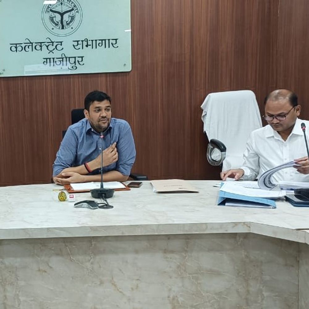 मतदाता सूची पुनरीक्षण पर डीएम की बैठक:राजनीतिक दलों से सहयोग की अपील, जारी हुआ कार्यक्रम