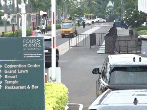 महिला ने ₹20 लाख का मुआवजा लौटाया:कहा-करूर भगदड़ में पति मारा गया, एक्टर विजय खुद मिलने आते तो अच्छा होता