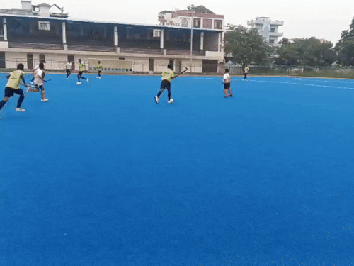 लालपुर एस्ट्रो टर्फ पर शुरू हुई दो दिवसीय हॉकी प्रतियोगिता:सांसद खेलकूद प्रतियोगिता के अंतर्गत हो रहा आयोजन, मास्टर्स खिलाड़ी भी दिखाएंगे दम