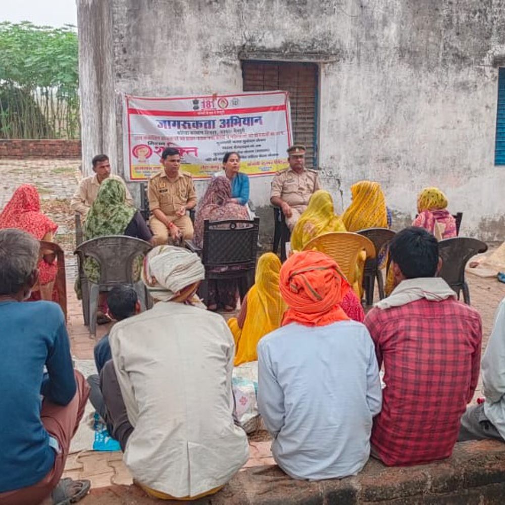मिशन शक्ति अभियान का कार्यक्रम:मैनपुरी में स्कूलों, कॉलेजों और बाजारों में किया जागरूक