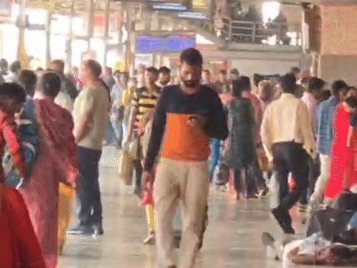 दीपावली-छठ के बाद ट्रेनों में सीटों की मारामारी खत्म:दिल्ली मुंबई की ट्रेनों में वेटिंग घटी, तत्काल कोटे में मिल रही कन्फर्म टिकटें