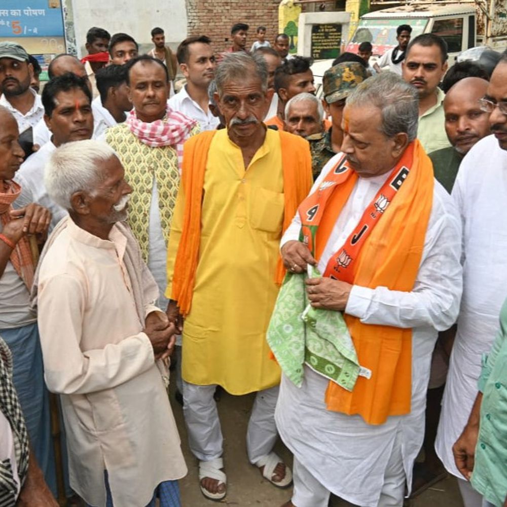 एनडीए प्रत्याशी राघवेंद्र प्रताप सिंह का जनसंपर्क अभियान तेज:बोले- हमारा लक्ष्य केवल सेवा और विकास है, 31 अक्टूबर को बड़हरा आएंगे पवन सिंह