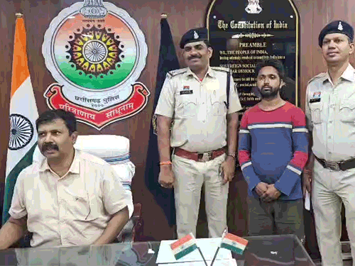 KISS देने से इनकार करने पर महिला की हत्या:सूरजपुर में ऑटो-ड्राइवर ने रेप की कोशिश की, विरोध करने पर पीटा; फिर गला दबाकर मार-डाला