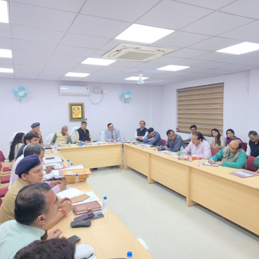 बांके बिहारी हाई पावर मैनेजमेंट कमेटी की सातवीं बैठक:मंदिर तोशाखाना खुलने की मांगी प्रगति रिपोर्ट,निजी बैंकों में जमा धनराशि को सार्वजनिक बैंक में क्या जाएगा जमा