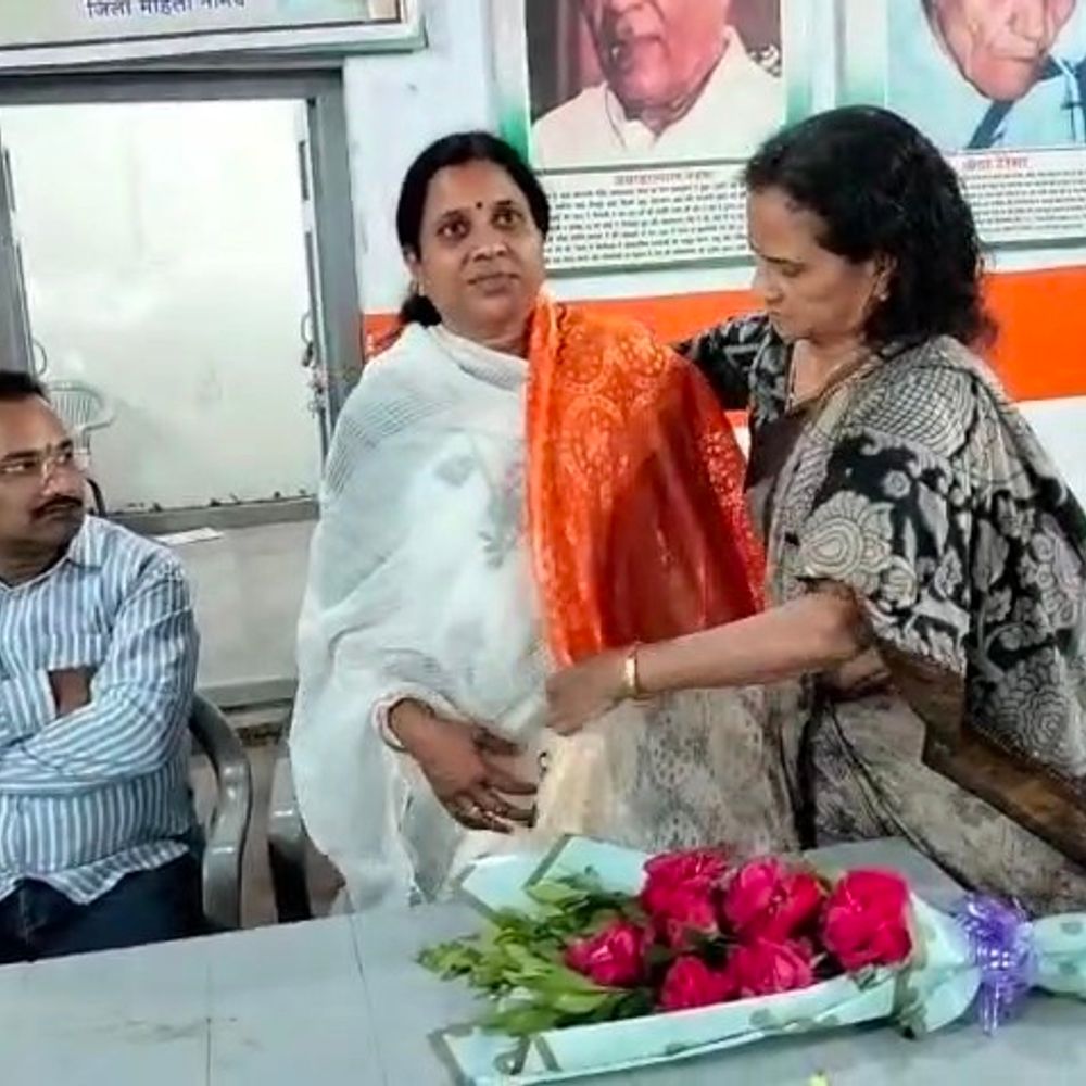 महिला कांग्रेस प्रभारी राखी सत्रवाला नीमच पहुंचीं:संगठन सृजन अभियान की बैठक में हुईं शामिल; आवेदन लिए