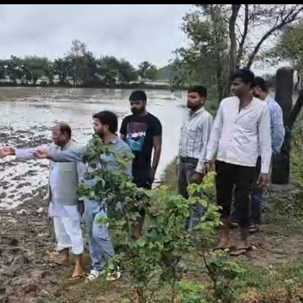 विधायक गौरीशंकर वर्मा ने क्षतिग्रस्त फसलों का जायजा लिया:किसानों को मुआवजे का भरोसा दिलाया, सर्वे के दिए निर्देश
