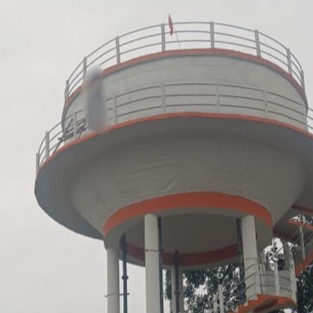 गोरखपुर में पानी की टंकी से लटका मिला शव:पिपराइच में शाम से लापता था युवक, फोन पर पिता से हुई थी आखिरी बात