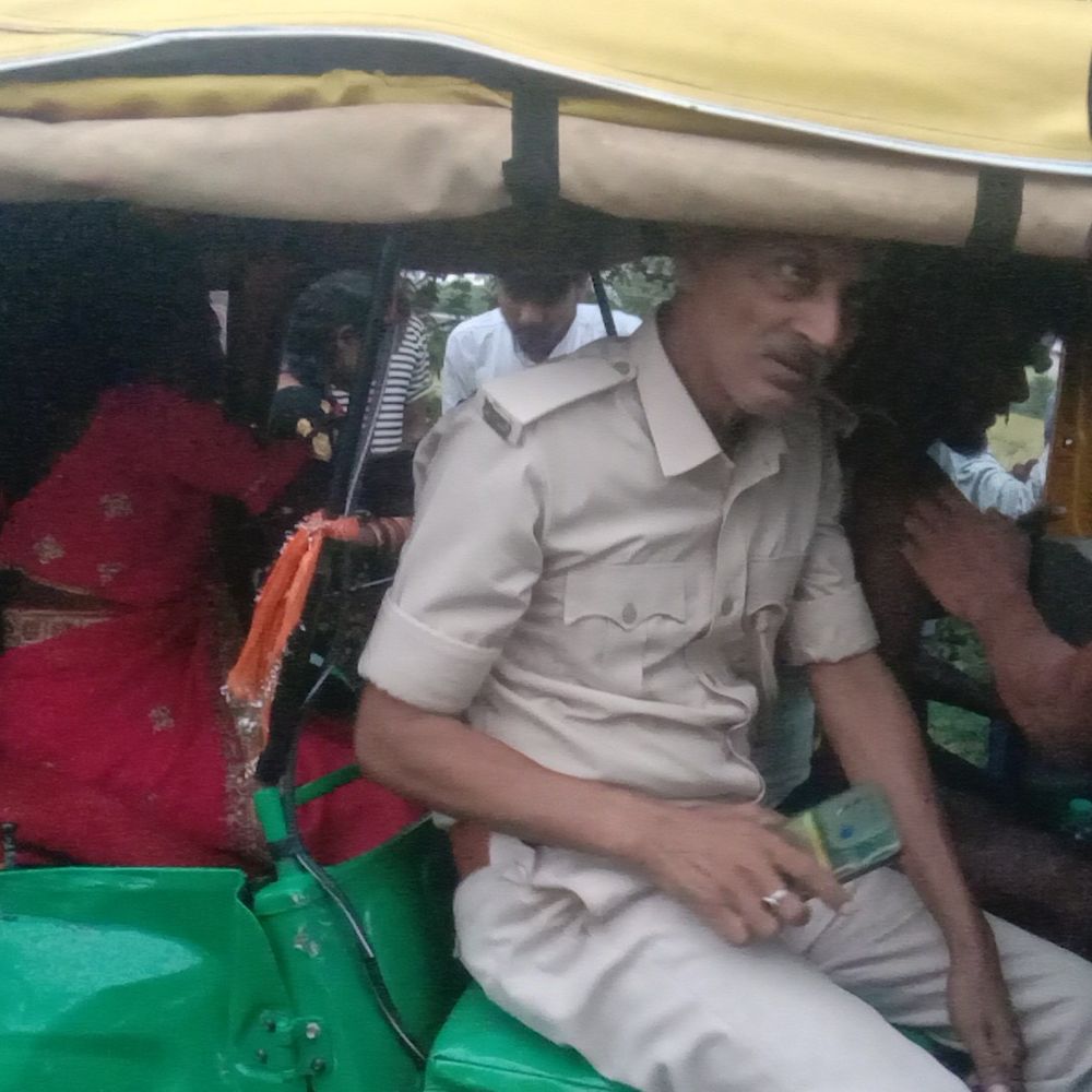 भागलपुर में सड़क हादसे में 3 लोग घायल:सभी एक ही परिवार के सदस्य; बांका से ट्रेन पकड़ने जा रहे थे, रास्ते में ऑटो पलटा