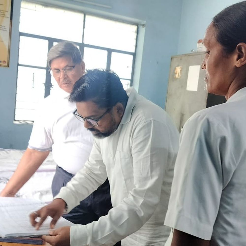 सिविल सर्जन ने चौथम सीएचसी का निरीक्षण किया:डॉक्टरों-कर्मियों की उपस्थिति, साफ-सफाई और सुविधाओं का लिया जायजा
