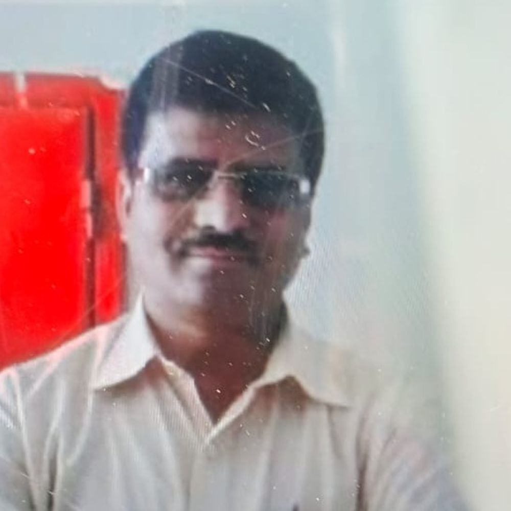 सीवान में खड़े ट्रक से टकराई बाइक, एक की मौत:परिजन बोले-पान खाने घर से निकले थे, लौटने के दौरान हुआ हादसा