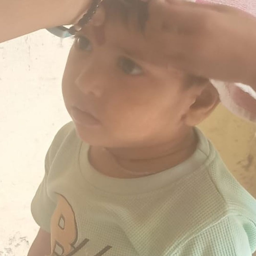 आगरा में बस ने बच्चे को कुचला:फतेहाबाद में छात्र की मौत, मौके पर पहुंची पुलिस