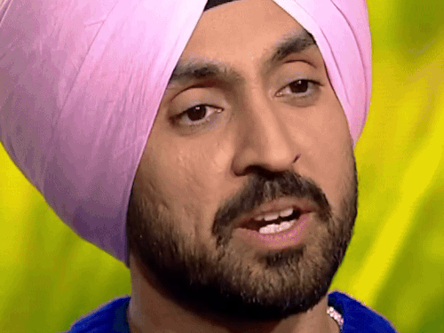 दिलजीत ने अमिताभ को सुनाया अबू धाबी का किस्सा:कहा- UAE में आपकी पहचान, लोगों ने खुदा गवाह फिल्म देखी है, गीत गाते हैं