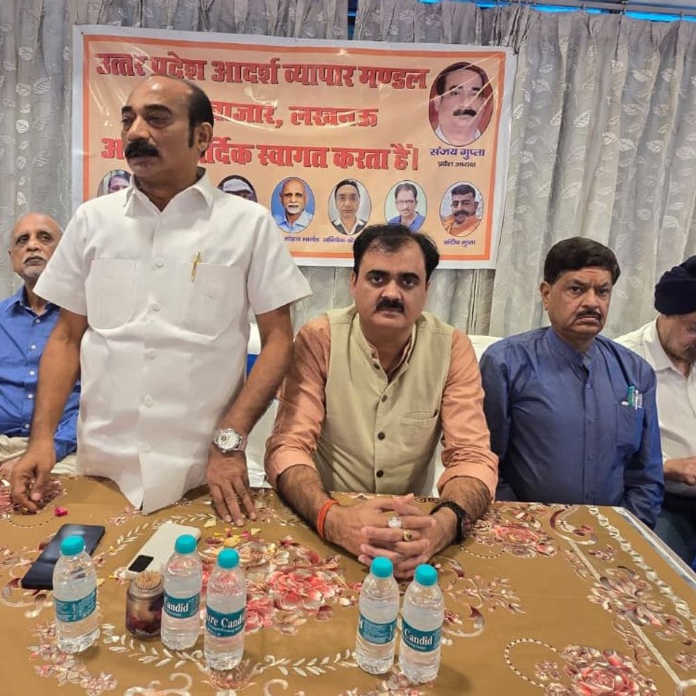 नरही व्यापार मंडल बैठक में व्यापारियों ने उठाई प्रमुख समस्याएं:पार्किंग, पब्लिक टॉयलेट और सड़कों पर खड़े ट्रकों पर चर्चा