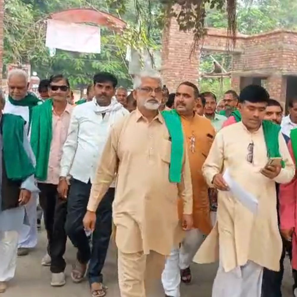 बिजनौर में किसानों का प्रदर्शन:गन्ना मूल्य ₹500 करने, स्मार्ट मीटर पर रोक की मांग, ज्ञापन दिया