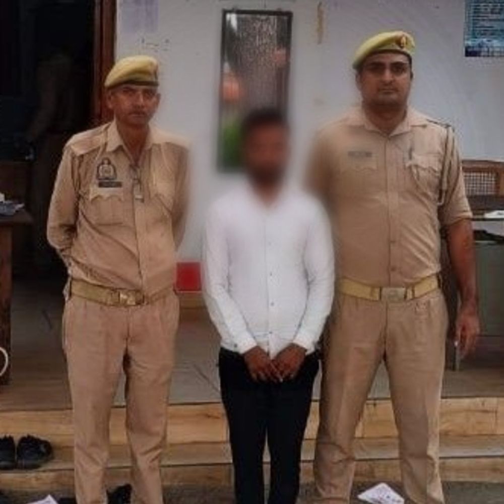 पीलीभीत में चाकू की नोक पर विवाहिता से रेप:घर में घुसकर वारदात, पति ने आरोपी को दौड़ाकर पकड़ा