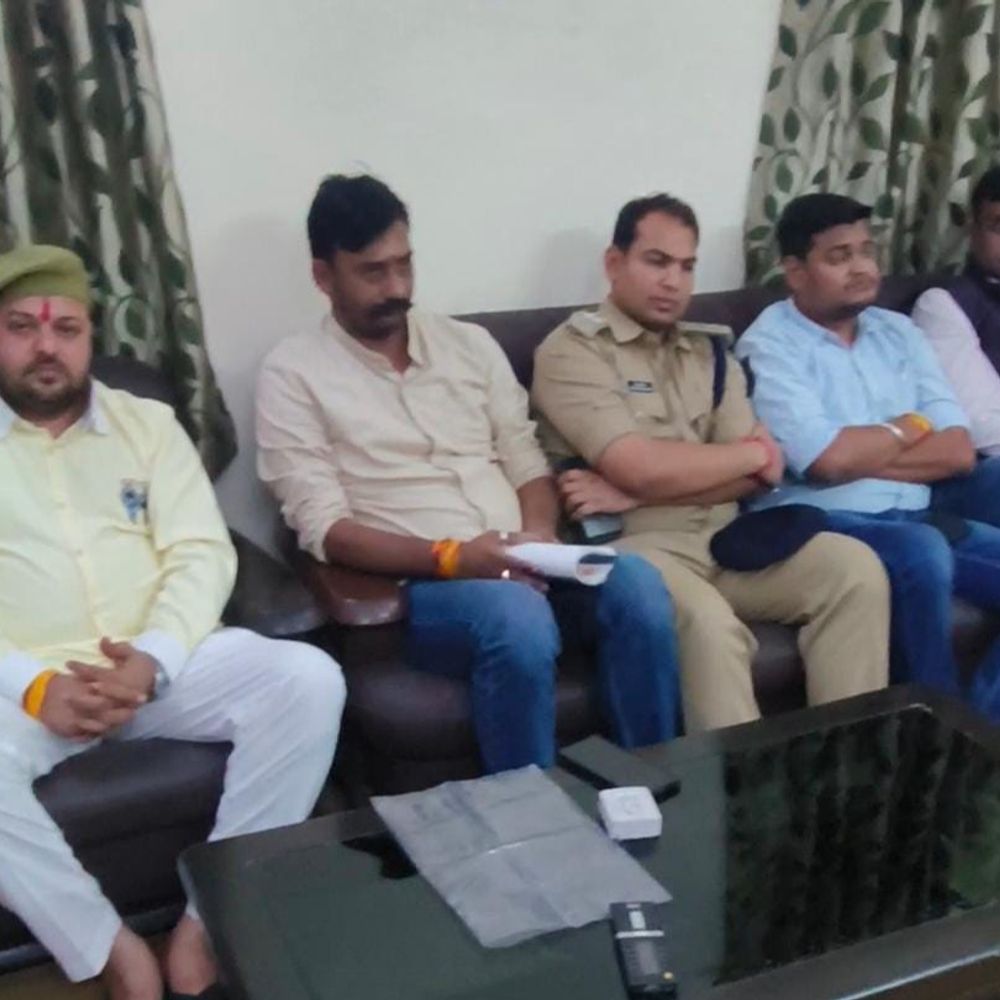 बैकफुट पर करणी सेना परिवार, आंदोलन स्थगित:रतलाम में शुक्रवार को कलेक्ट्रेट के घेराव की थी योजना; अधिकारियों से मीटिंग के बाद बदली रणनीति