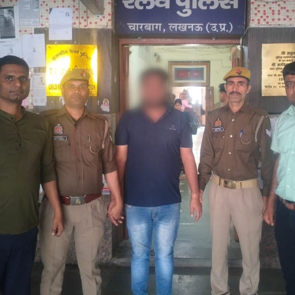 छह साल बाद पकड़ा गया चारबाग से फरार अपहरण आरोपी:25 हजार का इनामी अपहरण आरोपी मेरठ से दबोचा गया, फरारी में कई राज्यों में छिपता रहा शनि