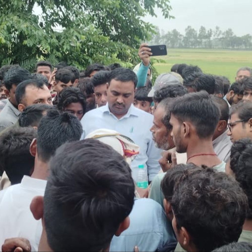 दरभंगा के बहेड़ी में सड़क हादसे में शख्स की मौत:दिव्यांग बेटी के लिए दवा लाने गया था, हादसे के बाद लोगों ने जमकर काटा बवाल