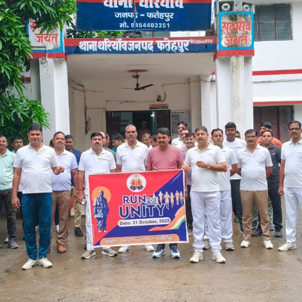 फतेहपुर में 'रन फॉर यूनिटी' रैली:एसपी अनूप सिंह ने हरी झंडी दिखाई, पुलिसकर्मियों ने 2.5 KM दौड़ लगाई