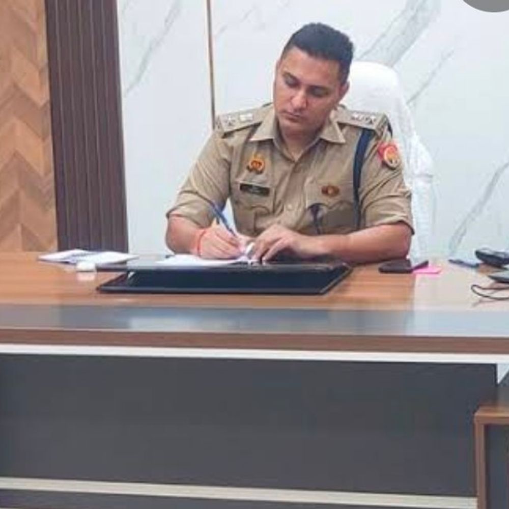 प्रतापगढ़ एसपी ने किया बड़ा फेरबदल:नगर कोतवाल नीरज यादव लाइन हाजिर, सुभाष यादव को मिला नया प्रभार