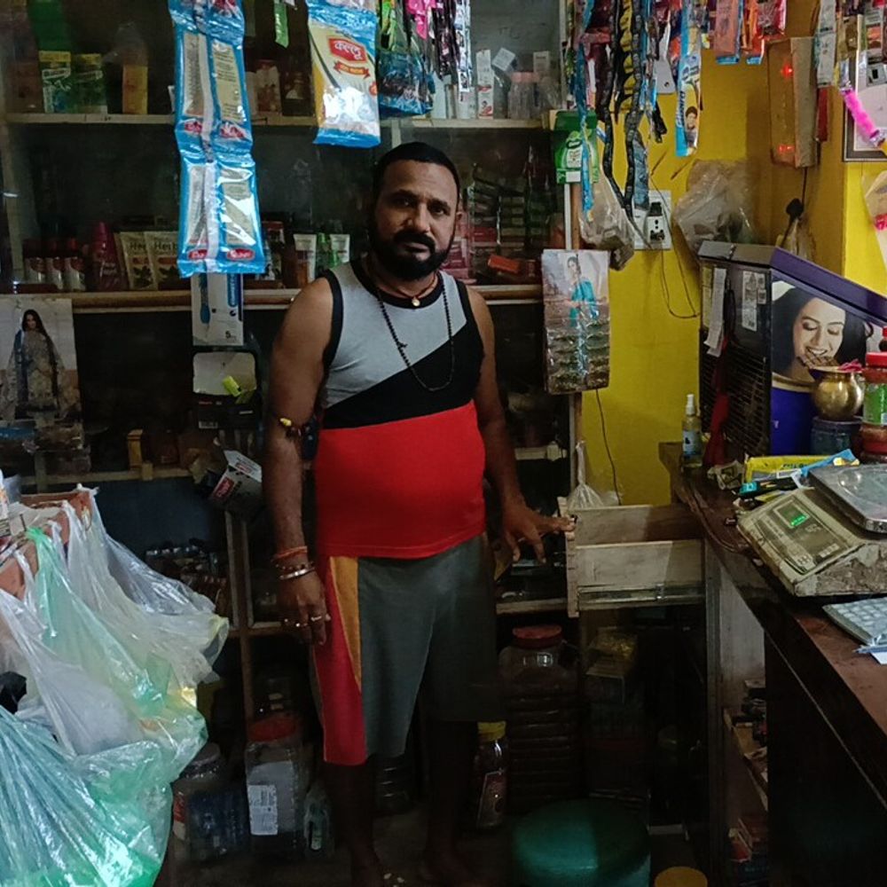 घाघरा कॉलेज रोड पर दुकान-घर से लाखों की चोरी:  चोरों ने नगद, मोबाइल और सिगरेट चुराए; कमरे में घुस दुकान की चाबी निकाली – Gumla News