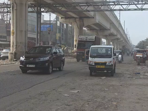 दिल्ली-आज से दूसरे राज्यों के पुराने वाहनों की एंट्री बैन:BS-3 के कॉमर्शियल व्हीकल की एंट्री रोकी; पॉल्यूशन रोकने के लिए फैसला