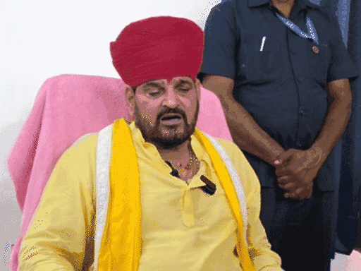 बारिश और तेज हवा से बिगड़ा था हेलिकॉप्टर का बैलेंस:बृजभूषण सिंह बोले- पायलट ने सूझबूझ से उतारा, कहा- पवन सिंह ने चुनाव न लड़ने से पहले सलाह ली थी