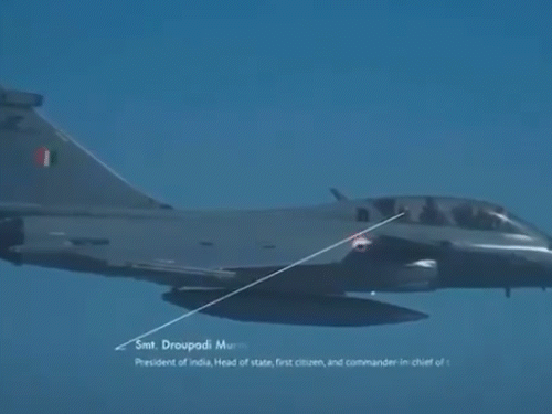राष्ट्रपति की राफेल उड़ान का एक और VIDEO जारी:कुरुक्षेत्र का ब्रह्मसरोवर देखा; एयर चीफ मार्शल के सवाल पर बोलीं- यह अविश्वसनीय पल