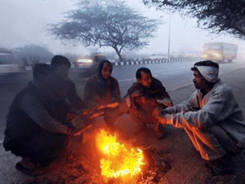 यूपी में तूफान मोन्था की वजह से बढ़ी ठंड:किसानों की फसलें तबाह, जानिए नवंबर में कैसा रहेगा मौसम?