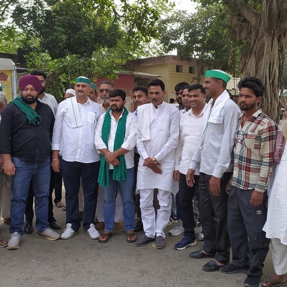 मेरठ में किसानों का प्रदर्शन:फिटकरी गांव में 250 साल पुराने कुएं पर कब्जे का आरोप, कार्रवाई की मांग पर धरना