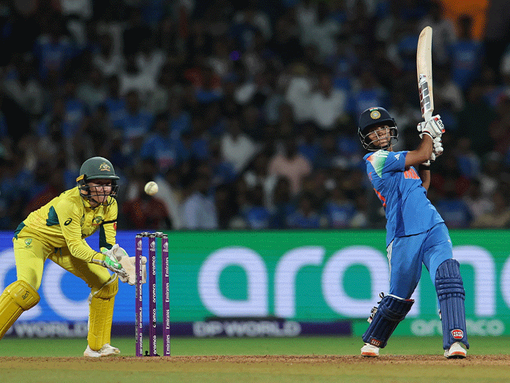 जेमिमा जीत के बाद हाथ जोड़ कर रोने लगीं:कप्तान हरमनप्रीत भी पवेलियन में रो पड़ीं, अमनजोत के चौके से भारत जीता; मोमेंट्स