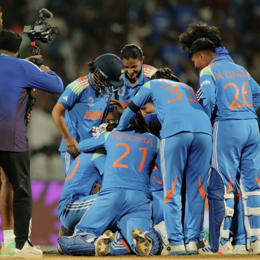 सेमीफाइनल जीत पर भारतीय विमेंस टीम को मिली बधाइयां:तेंदुलकर ने कहा- शानदार जीत, रोहित ने लिखा- शाबाश टीम इंडिया; विराट ने भी तारीफ की