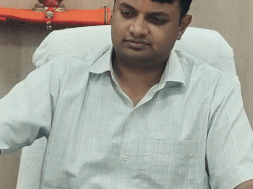 ड्यूटी टाइम पर नहीं पहुंचे 24 कर्मचारी, शो-काॅज नोटिस जारी:प्रयागराज विकास प्राधिकरण के नए वीसी ने कार्यभार संभालते ही दिखाए सख्त तेवर